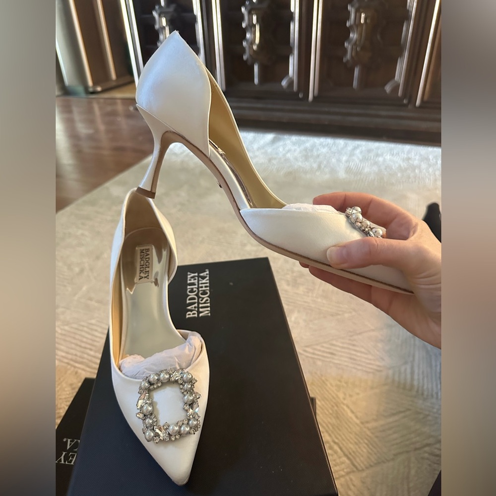 NEW Badgley Mishka Fabia pump 7.5